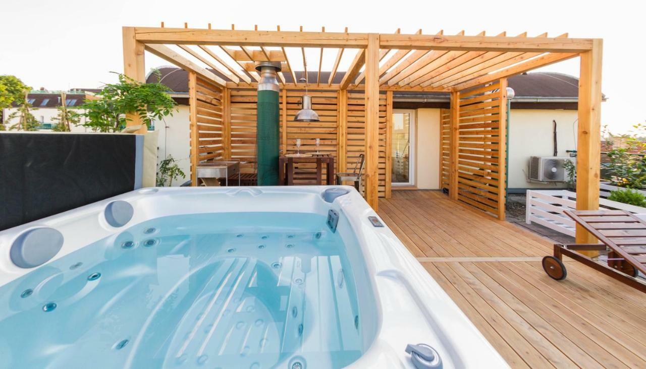 Romantic Studio With Jacuzzi 布拉格 外观 照片